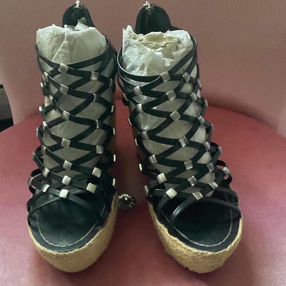 Vince Camuto Black and Tan Wedge Sandals